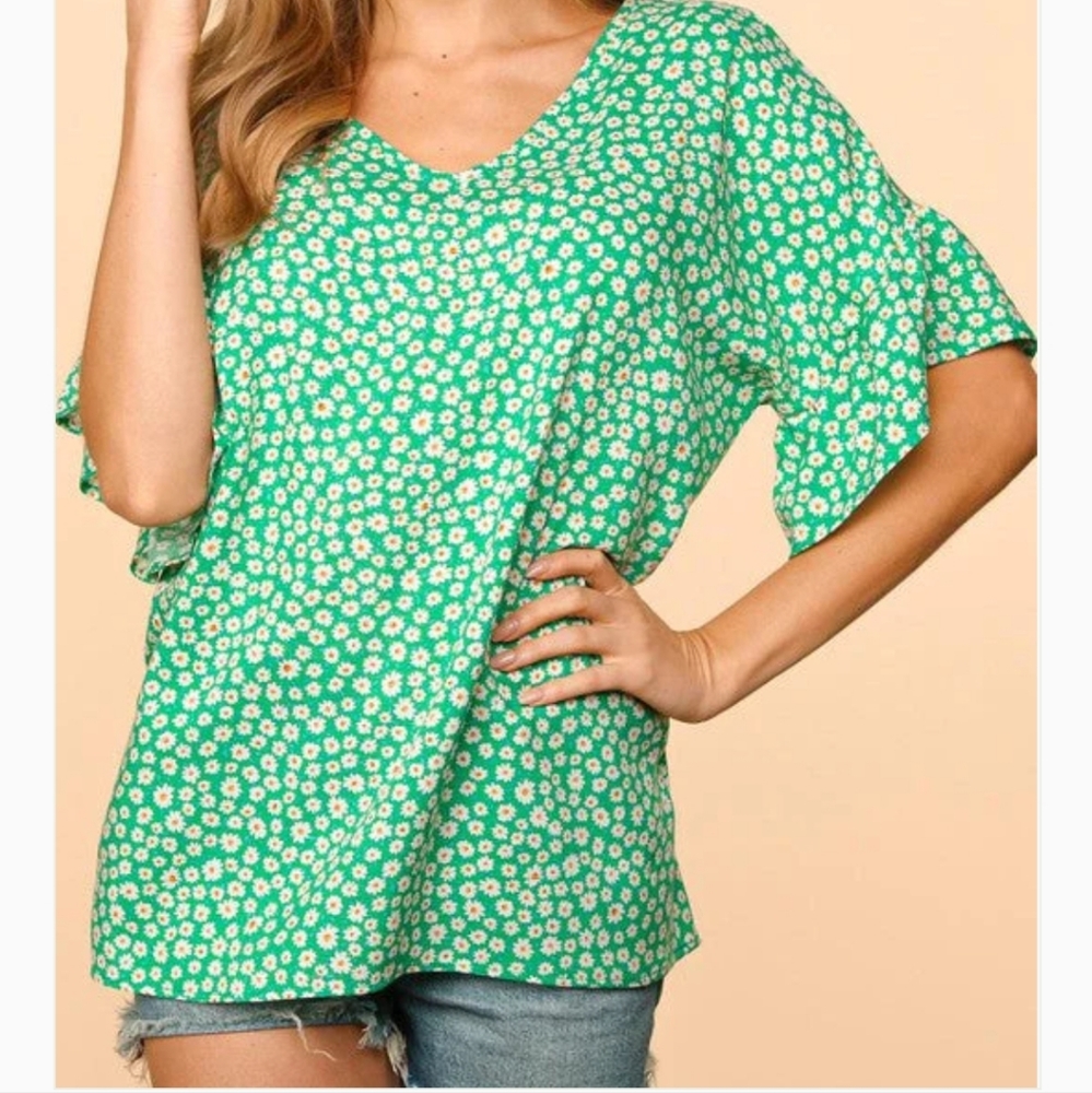 Ditsy floral green blouse w/ ruffle sleeve. Brand New!